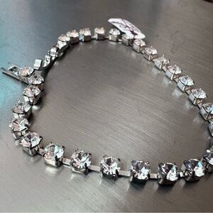 7 1/2” Clear Rhinestone Latch Bracelet Single stone separation New